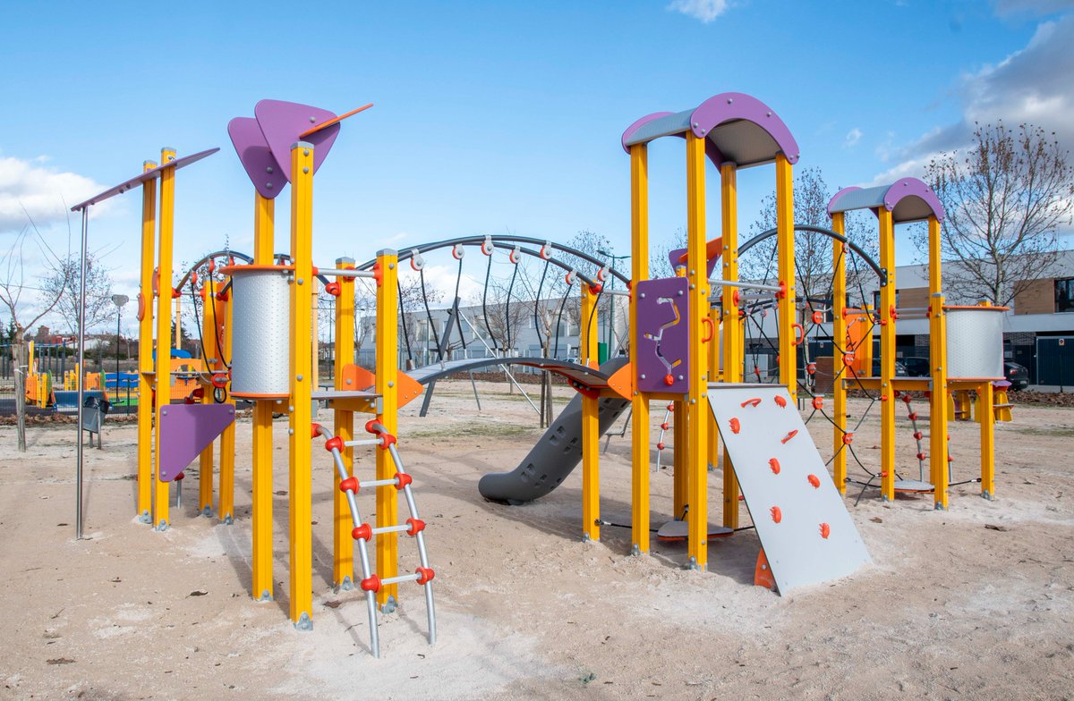 📸 NUEVA ZONA DE JUEGOS DE 6 A 12 AÑOS

Empezamos el año cumpliendo compromisos, como esta nueva zona de juegos para niños y niñas entre los 6 y 12 años, situada en el Espacio para la Convivencia situado entre la calle Sándalo y el Canal del Henares.