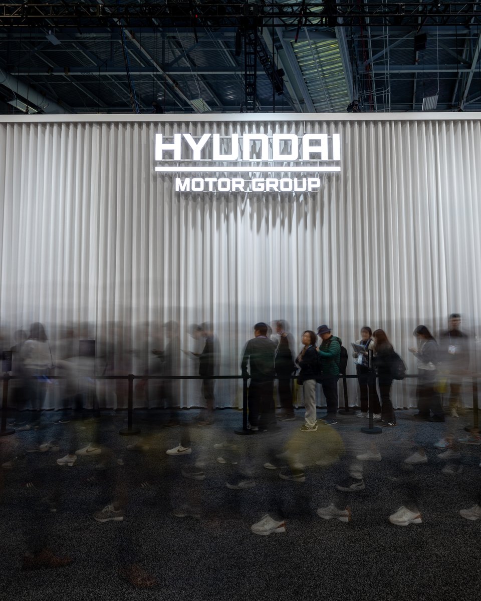 Hyundai_Global's tweet photo. At #CES2026, Hyundai Motor Group transformed its vision into experience—inviting visitors to explore real-world #AIRobotics in action and see how a human-centered AI Robotics ecosystem is redefining the future.#HyundaiMotorGroup #CES2026 #PartneringHumanProgress #BostonDynamics https://t.co/20BbzC5mRm