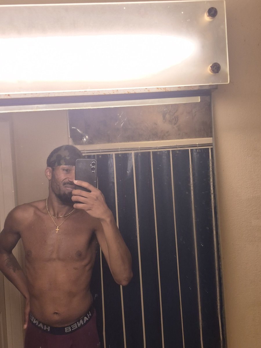 Not bad age 44 yrs old  to all my boruica and Colombia Mexican Cuban Dominican Brazil brother hit me up follow me on Instagram torresfreddie 🇵🇷🇨🇴🇨🇺🇲🇽🇩🇴🇧🇷