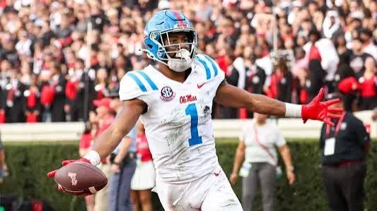 Balsamic_Vinnn's tweet photo. I’d like to take a moment and give @Dezhaunthegreat his flowers…

This dude was an absolute monster for us in the 2nd half of the season and will play on Sundays next year. Incredible character, great maturity and loved the Rebels.

Can’t wait to watch him tear it up in the NFL https://t.co/PzmqegeM0C
