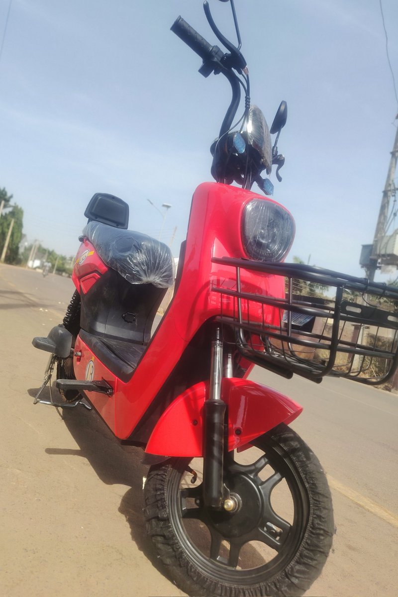nuhzayyad's tweet photo. ELECTRIC MOTORCYCLE

CONDITION: Brand New
SIZE: Medium
EFFICIENCY: 4 Batteries
TIME TO FULL CHARGE: 5 - 7hrs
RANGE ON FULL CHARGE: 50 - 60km
MAX SPEED: 50km/hr
LOCATION: Zaria
PRICE: N550,000 

WhatsaApp
https://t.co/b4XJ9EjEli

@abdulknasidi
@Aseelautodillz
#ElectricVehicles https://t.co/eKvpkHU5af