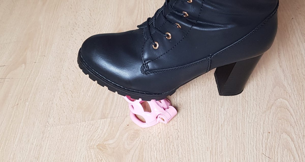 MeesteresLouise's tweet photo. Lever die sleutel maar in.
Jij bent van mij.
X
#chastity #chastity247 #chastitycontract https://t.co/1YUcKDGvol