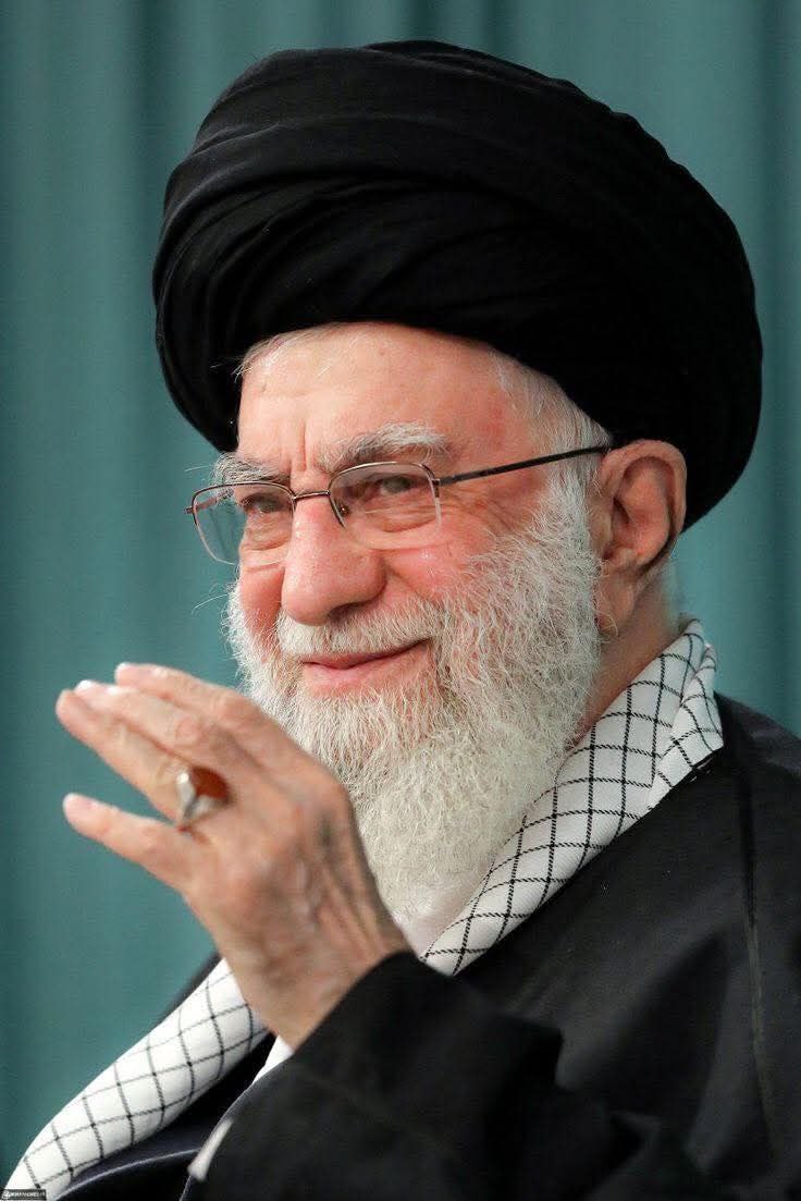 كل محاولات التشويه والحرب الناعمة والعسكرية 
ستتحطم على صخرة إيمان جنود السيد المستطاب 
الراية باقية والنصر آتٍ 
#جنود_السيد_المستطاب