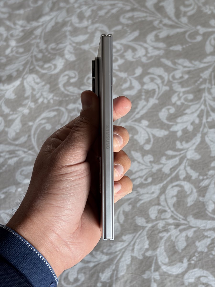 smartechdaily's tweet image. أريد استشارتكم بصراحة، ما رأيكم في تغيير جهاز #GalaxyS25Ultra بجهاز #GalaxyZFold7؟