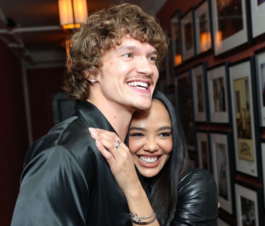 nicoughlans's tweet image. every event they go now just turn into a hudson and connor meet &amp;amp; greet because they are the current it boys and i love it