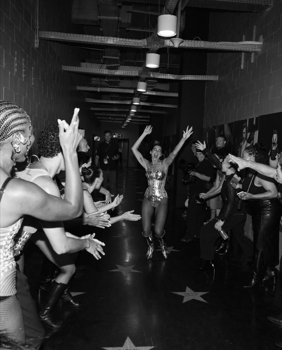 TeamDuaHQ's tweet image. LOVES ❤️ Voting is OPEN for the @iHeartRadio Music Awards! 

@DUALIPA is nominated for: 
⭐️ Favorite Tour Style 
⭐️ Favorite Tour Tradition 

Let’s show the power — voting ends March 19 iheartradio.com/awards