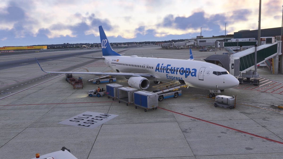 FlightDeck_MAD's tweet photo. LECO - LEMD esta tarde como AEA85HA. Vuelo muy tranquilo y llevando pasaje para la capital para disfrutar del fin de semana. 

Este simulador me esta gustando mucho, pero cabe destacar que todavía queda mucha mejora por delante. Veremos como evoluciona.

@IVAOES @aireuropavir https://t.co/azhbveWlMM