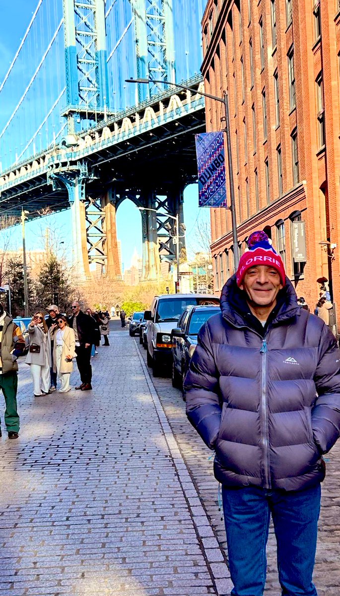 WalkFlorrie's tweet image. Nice picture of one of life’s good ones @RobbieTeare sporting his @WalkFlorrie bobble in NYC 

Top man &amp;amp; friend of @WalkFlorrie to boot. Enjoy brother 🇺🇸