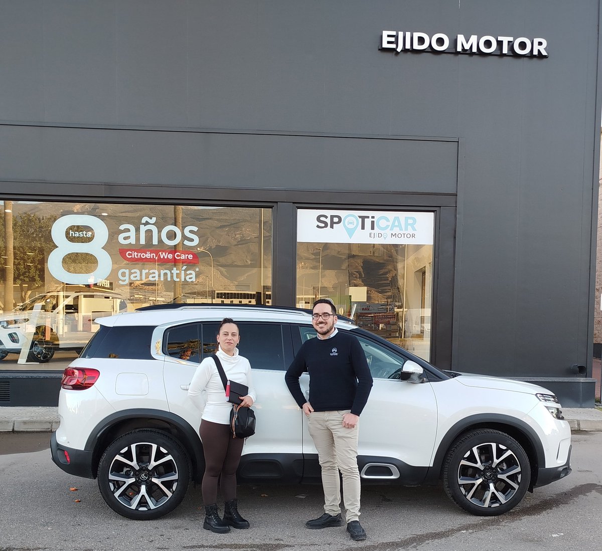 SpoticarA's tweet photo. #Entregas
😁Mónica y su familia ya disfrutan su #C5Aircross en acabado 🔝alto de gama #Shine🌟.
Lo encontraron en nuestra web 💻https://t.co/OviAnmPTHR y no pudieron resistirse a todo su equipamiento y al expectacular color Blanco Perla Nacarado.😍 https://t.co/p1Cwq4jAR4
