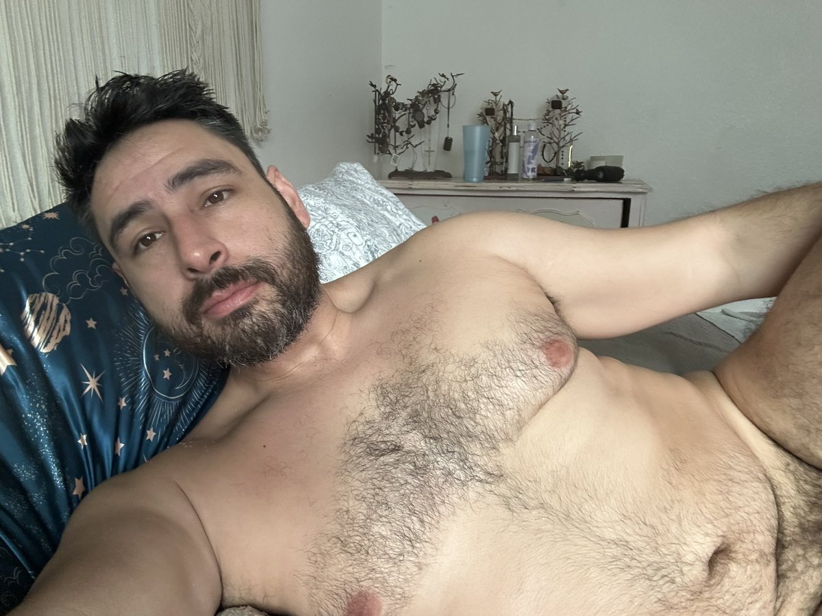 PersicanKing's tweet photo. POV: Morning light waking up with me 🐻🌅
Real deal (and way more) waiting on my pages 🔥
OnlyFans → https://t.co/ckJP7PMSCh
JustForFans → https://t.co/PjQs5d33YI
#GayBear #HairyGay #BearsofTwitter #GayHairy #MuscleBear #HairyChest #BearGay #GayMen #MorningVibes https://t.co/BxPj6BeSFN