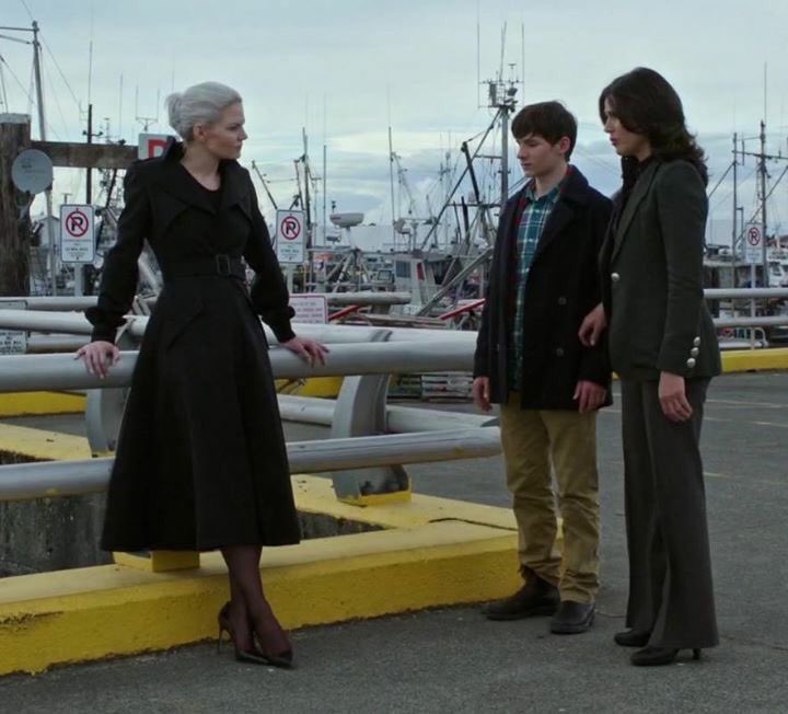 divorced parents switching custody on a thursday morning in a grocery store parking lot