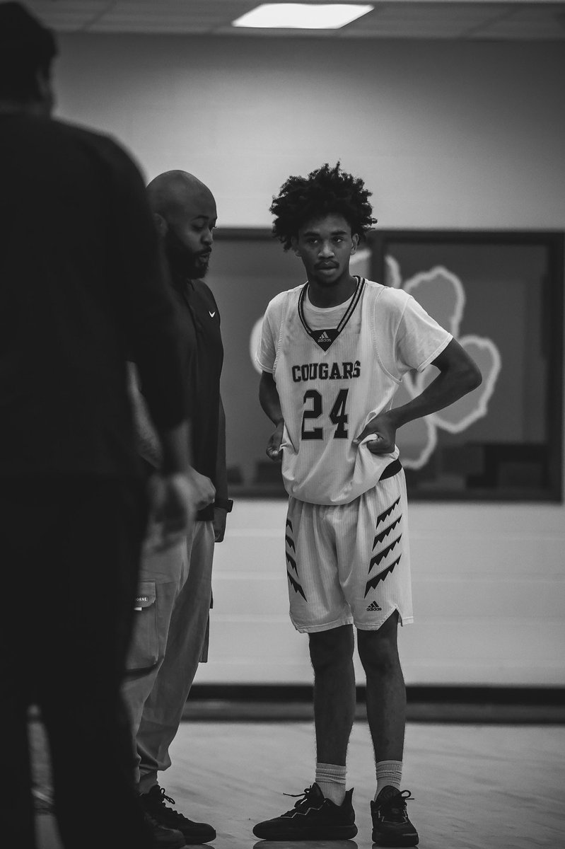 NHS0824's tweet image. Great interview @Trent_Gatz with @TheDLewis4Real on @ps_nation_ and @929TheGame 
It is so great to bring exposure to our amazing student athletes

@NewnanHoops @CoachMann_ @Mike_WhiteJr @NewnanSTRENGTH @Cuga4Life @NTHSports @baconnetworkllc @SleeperMedia 

audacy.com/podcast/929-th…