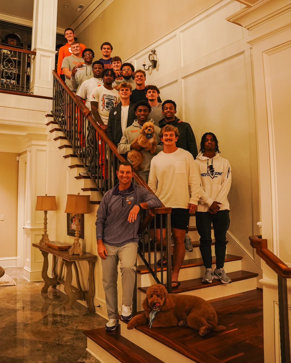 ClemsonFB's tweet image. Another class adds their names to the wall 🐅