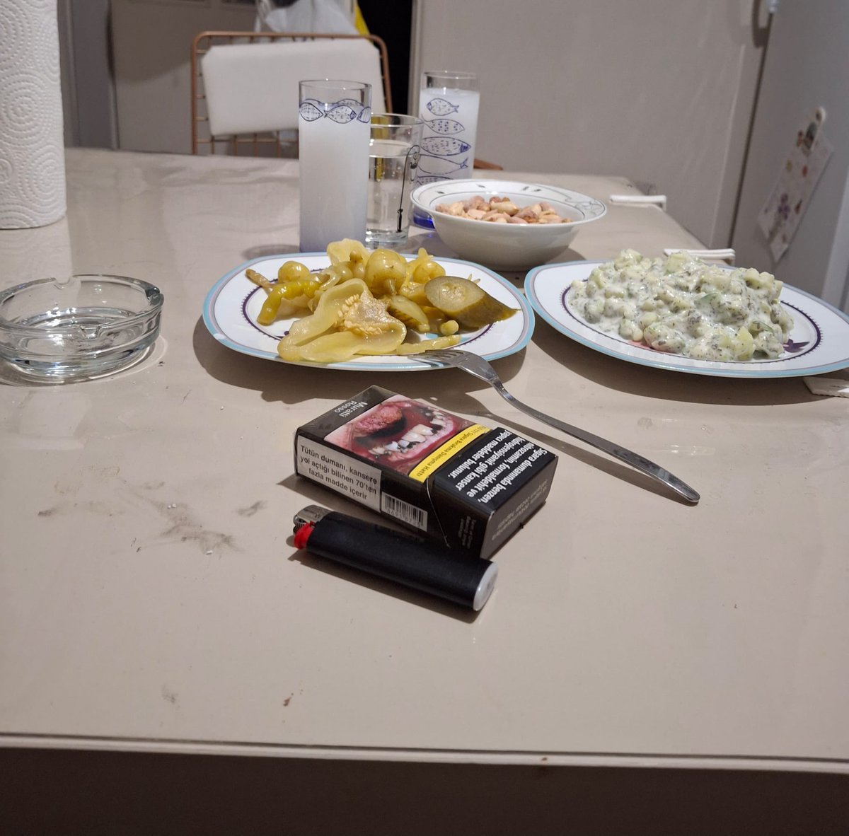 Dostların arasında güneşin sofrasındayız.  Denk gelenlere dem olsun..