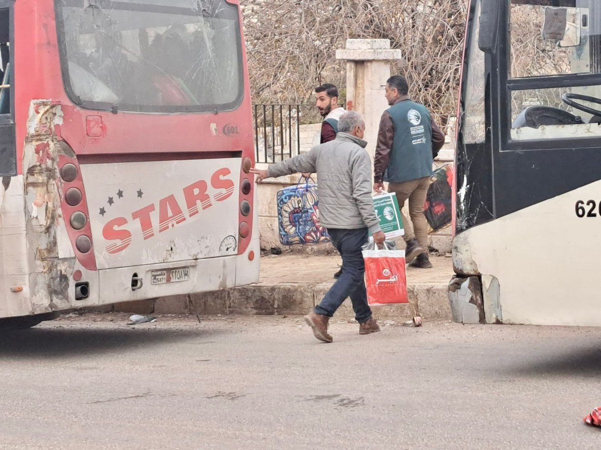 KSRelief's tweet image. #مركز_الملك_سلمان_للإغاثة يوزّع سلالًا غذائية ومواد إيوائية على 400 أسرة نازحة في محافظة #حلب، ضمن المساعدات السعودية للتخفيف من معاناة الأسر المتضررة