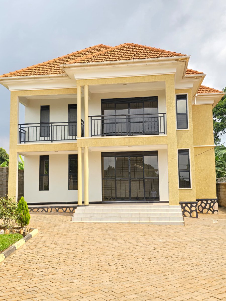 chrispropertyug's tweet photo. PLOTS AND HOUSES FOR SELL
ON ENTEBBE
Asking price 380mugx
HOIMA ROAD 
MITYANA ROAD 
NAMUGONGO 
CALL 0756 917480 OR 0784 758762 
#conformitygate #heatedrivalry #NicolasMaduro #1Companhia #กพ69 #AFCON2025 #CransMontana #Nexira #paobc #realestateinvesting #RealEstateTip https://t.co/VEoBNdswzT