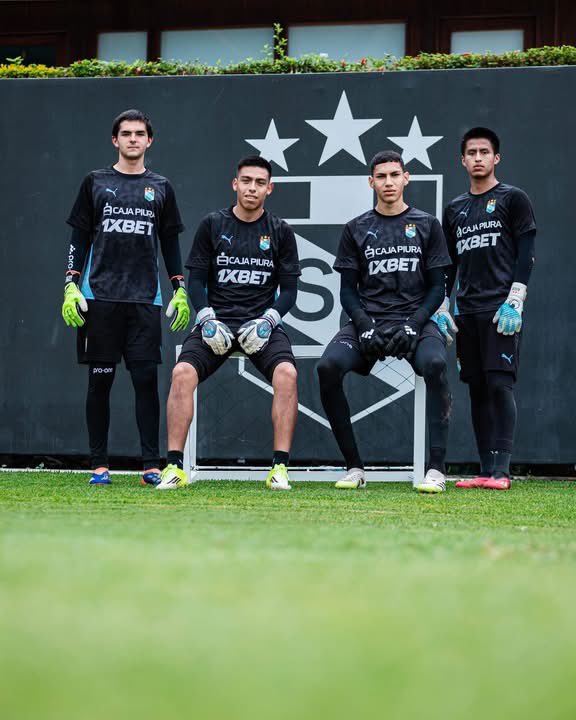 CristhianFanrr2's tweet image. De izquierda a derecha:

1️⃣ Tomás Dulanto - Categoría 2008

2️⃣ Diego Enríquez 

3️⃣ César Bautista - Categoría 2007

4️⃣ Manuel Galoc - Categoría 2007

@futbro_pe