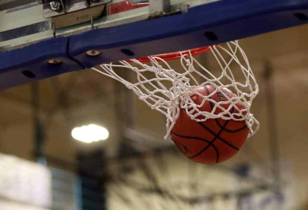 Blowouts dominate opening round of Alaska Prep Shootout alaskasportsreport.com/2026/01/blowou…