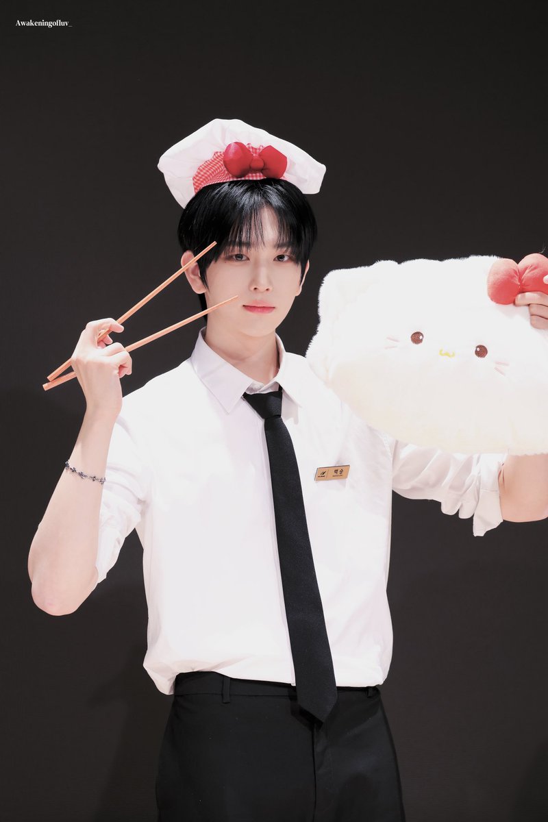 っ⩊＜ tweet media