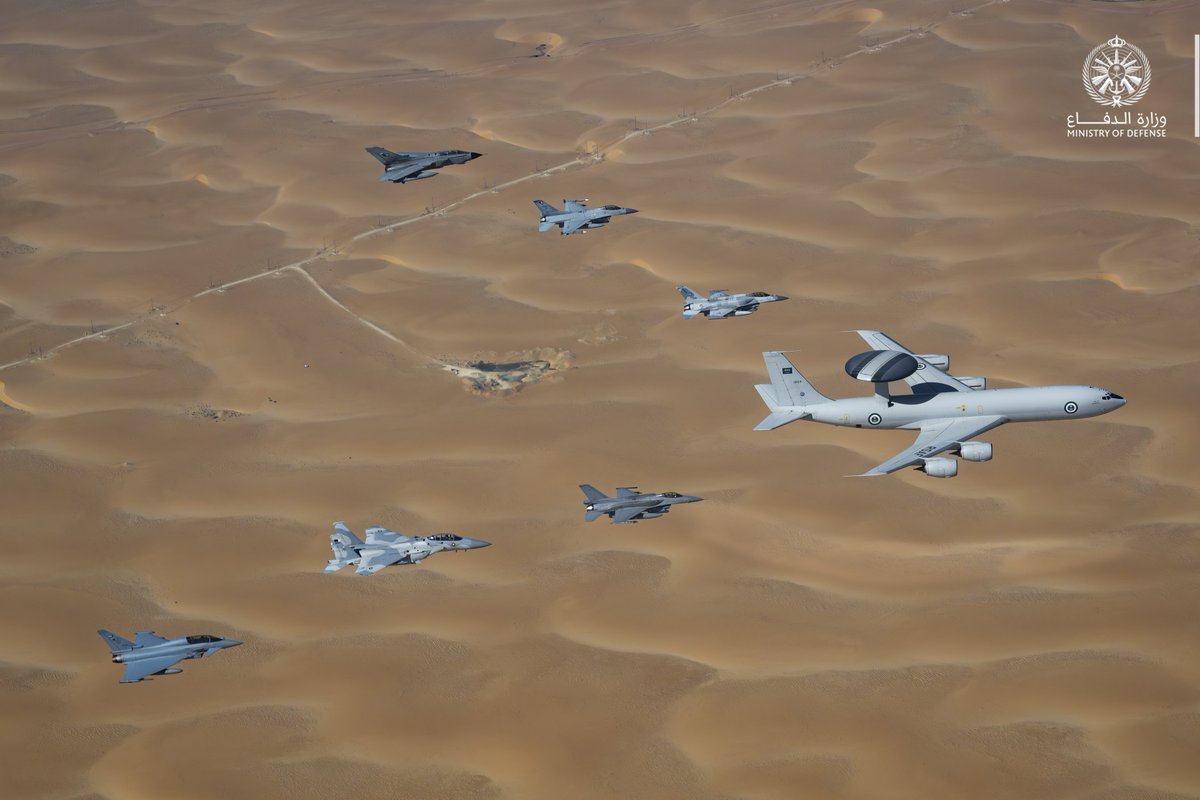 modgovksa's tweet image. وشملت مناورات التمرين سيناريوهات عملياتية متقدمة، تضمنت محاكاة تهديدات جوية وصاروخية متعددة الأبعاد، ومناورات جوية مشتركة، وتمارين ميدانية تكاملية، ركزت على تحسين التشغيل البيني، وتعزيز منظومات القيادة والسيطرة، ورفع كفاءة العمل ضمن بيئة عمليات مشتركة.

#وزارة_الدفاع