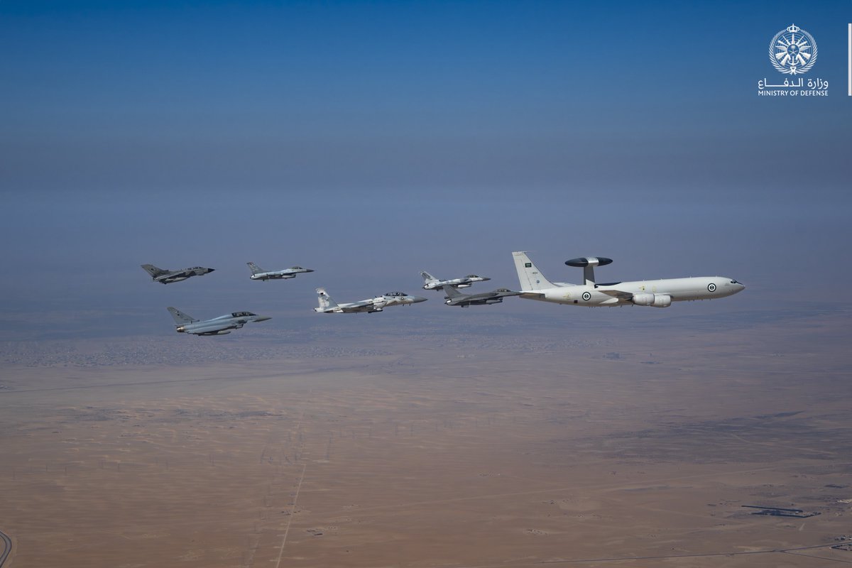 modgovksa's tweet image. وشملت مناورات التمرين سيناريوهات عملياتية متقدمة، تضمنت محاكاة تهديدات جوية وصاروخية متعددة الأبعاد، ومناورات جوية مشتركة، وتمارين ميدانية تكاملية، ركزت على تحسين التشغيل البيني، وتعزيز منظومات القيادة والسيطرة، ورفع كفاءة العمل ضمن بيئة عمليات مشتركة.

#وزارة_الدفاع