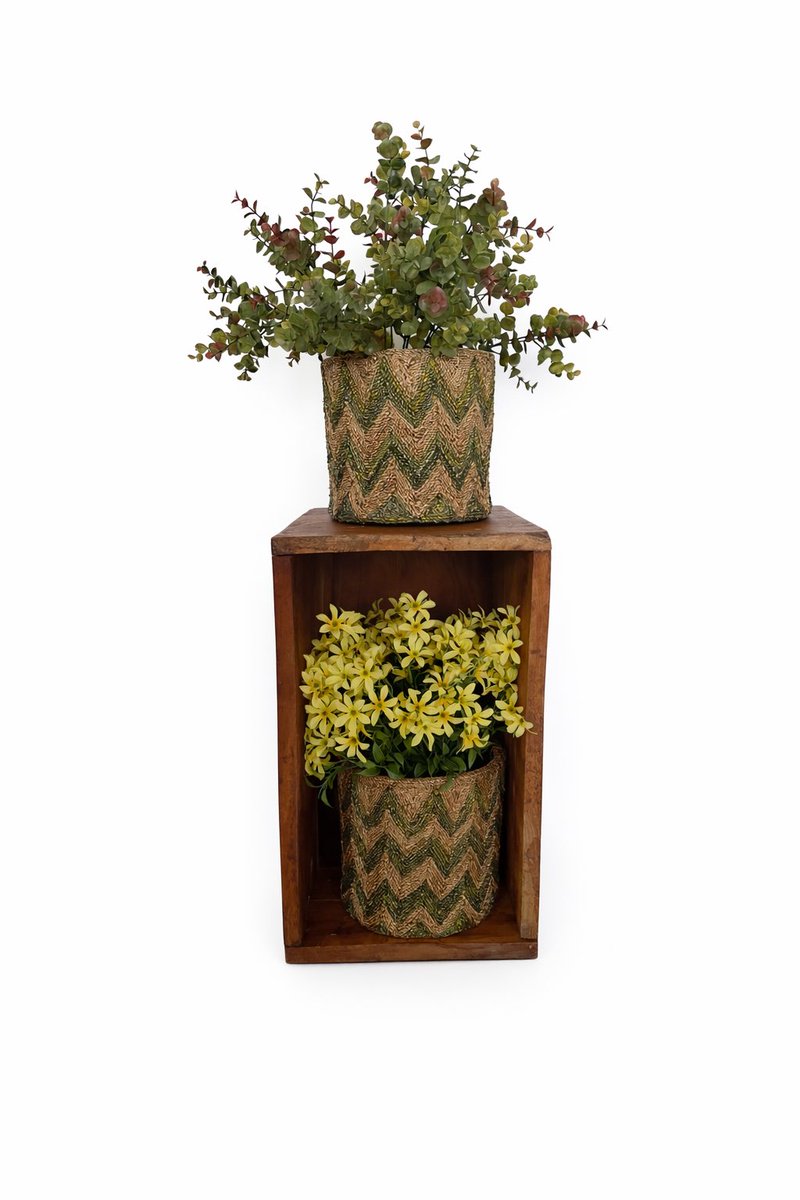 mitimeth_'s tweet image. This isn’t just a zigzag motif. It’s a heartbeat woven from natural fibres by human hands.

Design that 💯 feels alive. 

Only at MitiMeth. See #linkinbio

#design #materialinnovation #planters #MitiMeth #heartbeat