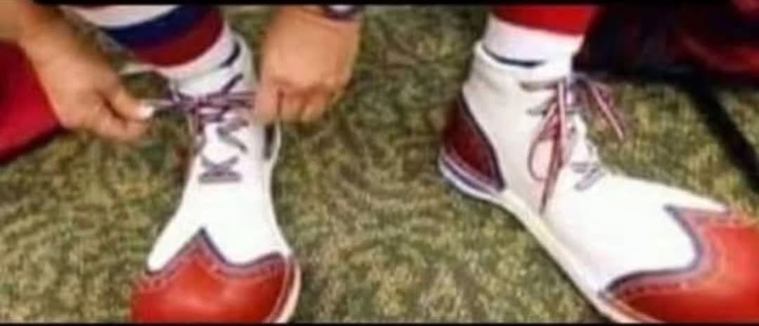 SorSarna_n1's tweet image. Pedro Sánchez preparándose para decir en rueda de prensa que, gracias a él, Venezuela libera presos políticos españoles.