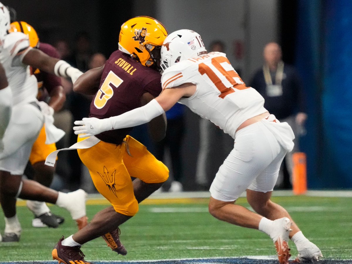 BDenny29's tweet image. I can think of an earlier CFP semi in which it was more evident.