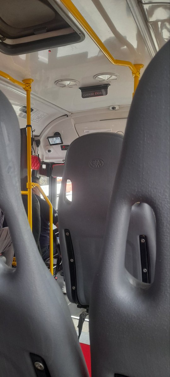 Euge58271M's tweet photo. Para terminar bien el dia... el "Rompe huesos" #Linea57 me acomodo y duermo como tronco hasta Fonavi... o mas lejos tambien...🤣🤣🤣 con asientos vacios... y cortando clavos!!😎 https://t.co/yuhV1KddGz