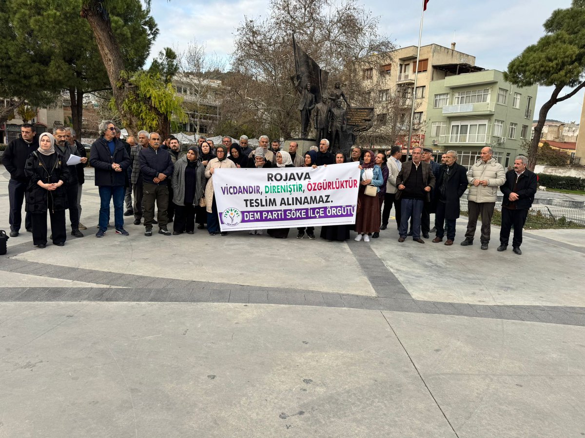 SÖKE HÜKÜMET MEYDANI NDA Söke halkı Rojava direnişine destek verdi.