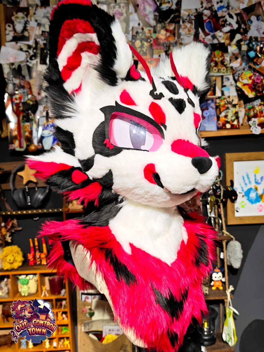 Ooc_town's tweet photo. Here's the display of the fursuit I made for my girlfriend! https://t.co/9XopeWlSER