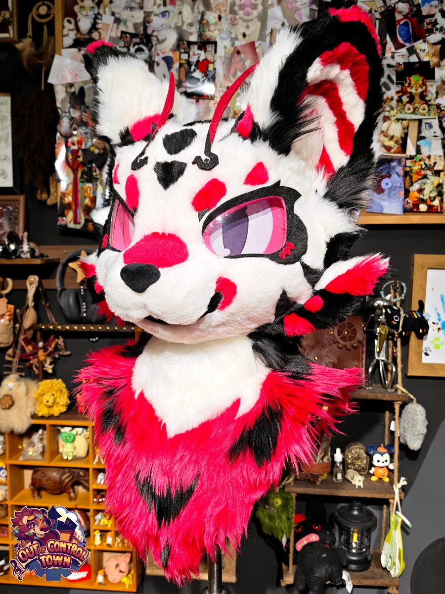 Ooc_town's tweet photo. Here's the display of the fursuit I made for my girlfriend! https://t.co/9XopeWlSER