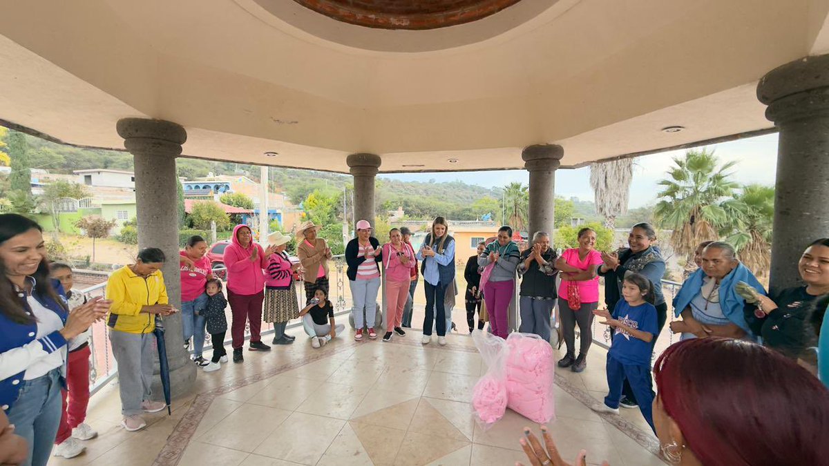 ❄️🧣 Nos preparamos para esta temporada invernal para llevar abrigo, apoyo y cuidado a quienes más lo necesitan.

Junto a ti cuidamos nuestra salud y abrazamos con calor a nuestras familias. 💙

#SigamosTrabajando #DiputadaAmiga #PurísmadelRincón