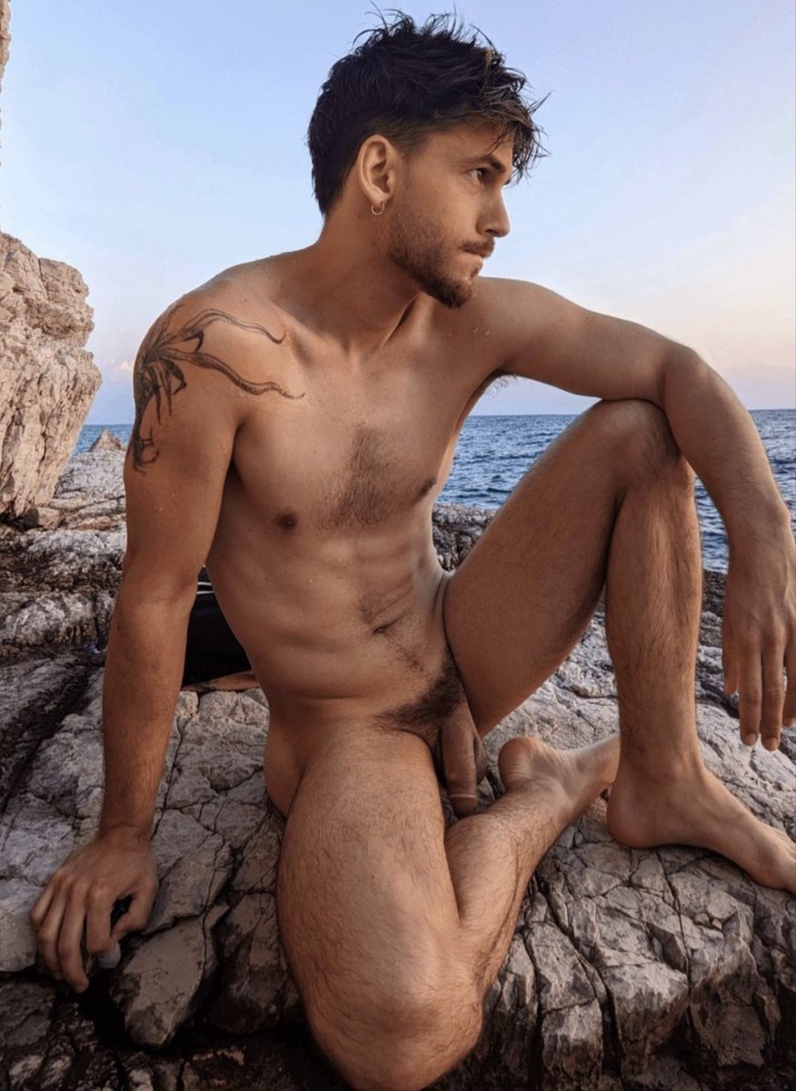 Thank you to everyone who has placed a pebble in support of our nudist revolution at Freedom Beach ❤️❤️🌞🌞

And thanks again to the kind nudist who put the new sign back up after it was vandalised by some kids 🙏🙏

#nudebeach #freedombeach #nudefriends #nuderevolution