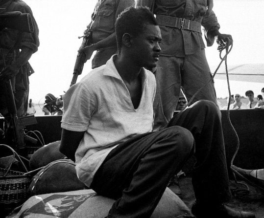 AfricaFactsZone's tweet image. DR Congo's first Prime Minister, Patrice Lumumba being arrested by soldiers on December 1, 1960.

He was killed in the presence of Katangan and Belgian officials. His body was dissolved in acid.

The CIA wanted to assassinate him  over his relationship with Russia.