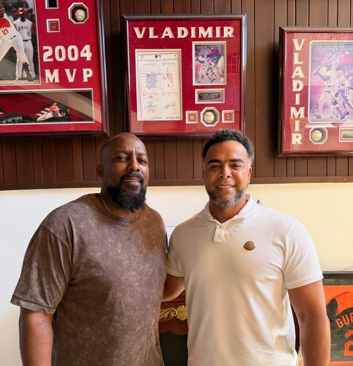 VladGuerrero27's tweet image. Trabajando para lo que viene ⚾️ 

¡Nos vemos en Miami! 🙌🏾Apoyemos nuestro equipo en el clásico mundial. 🇩🇴

Locked in for what’s coming ⚾️

See you in Miami! 🙌🏾 All in with our team at the WBC 🇩🇴

#VG27