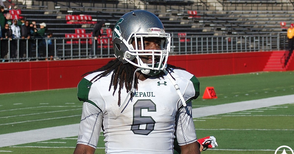 JoeReynoldsAH2's tweet photo. 🫵 On this date in 2014....    

   Kareem Walker received a scholarship offer from the University of Michigan! 
   
   Walker made his commitment to the Wolverines on December 17th of 2015 while attending the De Paul Catholic High School in Wayne, New Jersey.  

〽️ 2016 - 2017 
Running Back  
#6 
@_KareemWalker