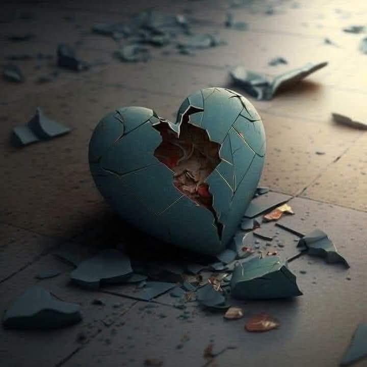 "قد لا تستطيع أن تكون الدواء لأحدهم
ولكن إياك أن تكون المرض ."