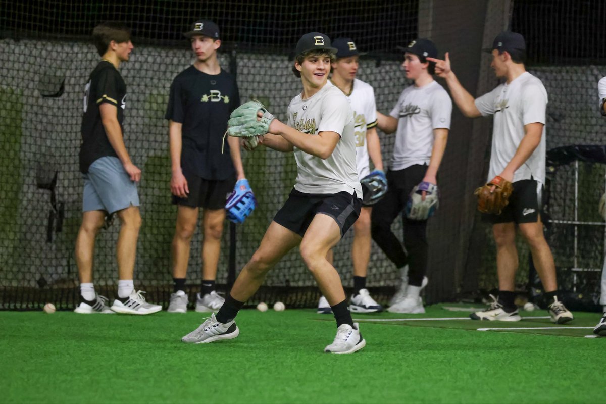 EasleyBaseballC's tweet photo. December workout for some of the boys🔥💪. #experienceEBC https://t.co/xkAEmhSJib