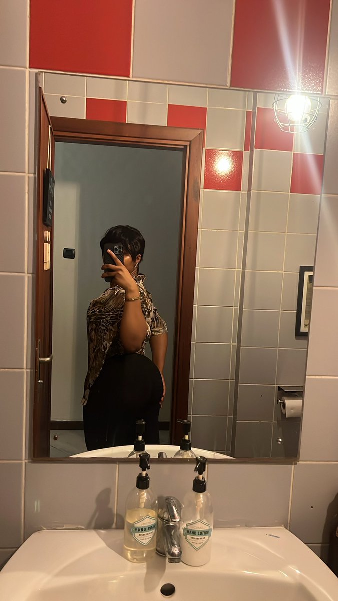 themamaG_'s tweet image. Working in casual offices&amp;gt;