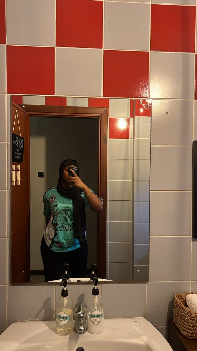 themamaG_'s tweet image. Working in casual offices&amp;gt;