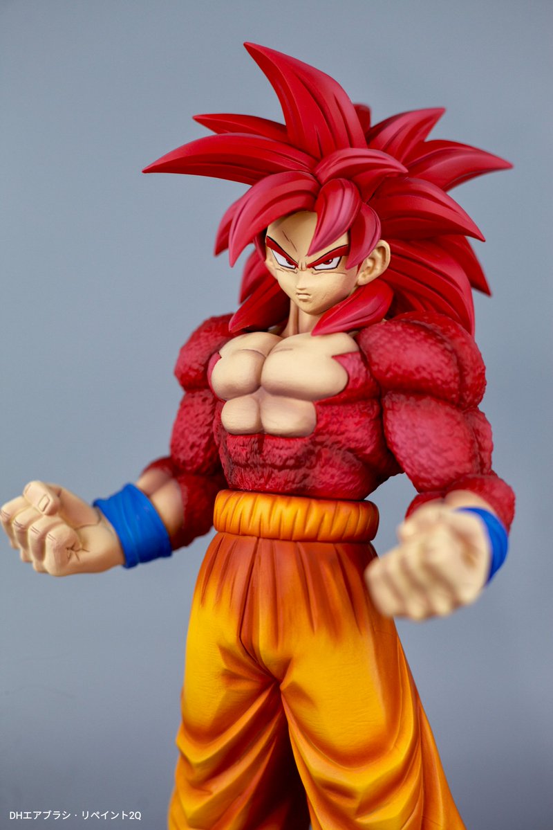 ドラゴンボールの超サイヤ人4悟空バージョン。壮大なスケールと同じ