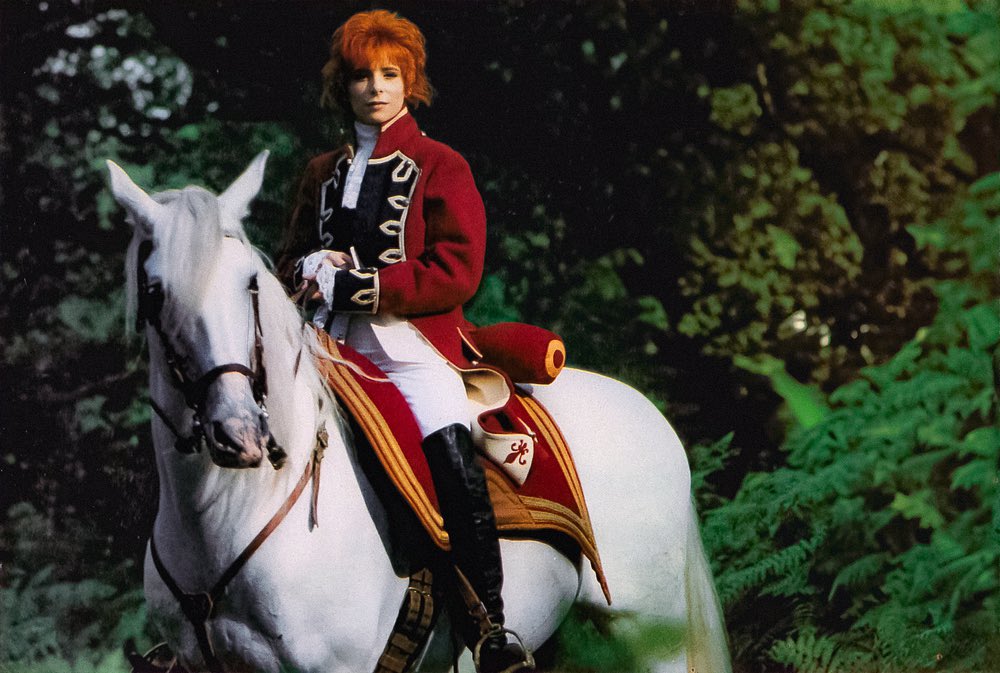 _Ludoisback's tweet photo. 🎬 Pourvu qu’elles soient douces (1988)
🎥 Réal : L.Boutonnat
💰 Budget : 750K 🤯 
⏱️ Durée : 17’52 🤯
👉 5 jours/5 nuits de tournage, 600 figurants, 5 semaines de montage, et une diffusion au cinéma pour l’un des plus gros clips français. 🤯
#MylèneFarmer #ClipDuDimanche 12/31 https://t.co/TmLBZa7MPY