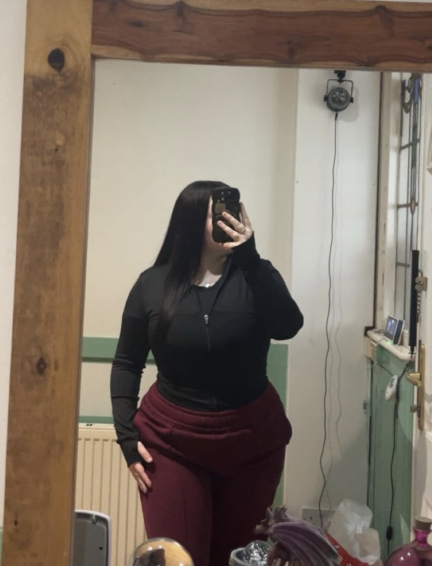 bbydolldom's tweet photo. Me+ dark colours 🖤 https://t.co/R7sNH7E2aq