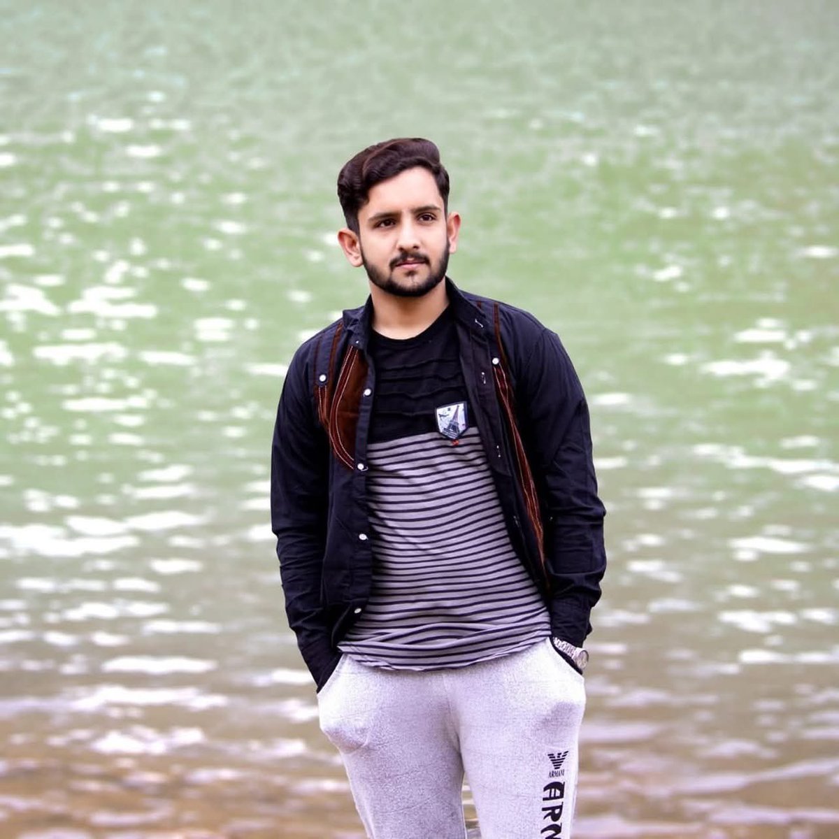 itxprincesadeeq's tweet photo. @BBCUrdu @grok  add some boats in backgrounds https://t.co/q2FMNsjEcH