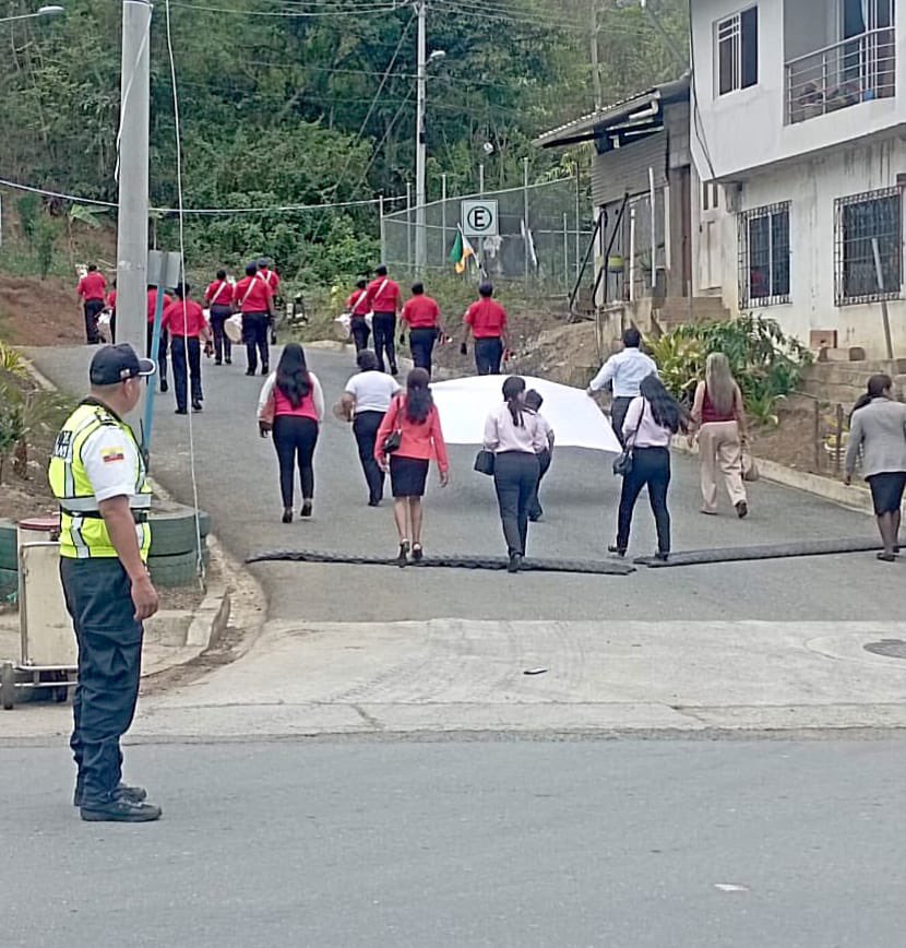 CTEcuador's tweet photo. 👮🇪🇨 #ElOro | Desfile Cívico Saracay – Piñas La CTE participó en el desfile por los 30 años de parroquialización de Saracay, cantón Piñas, reafirmando su compromiso con la seguridad vial y la comunidad. 🎉 ¡Felices fiestas Saracay!
#CTEpresente #DesfileCívico #ElNuevoEcuador https://t.co/ZaPcG5IbMH