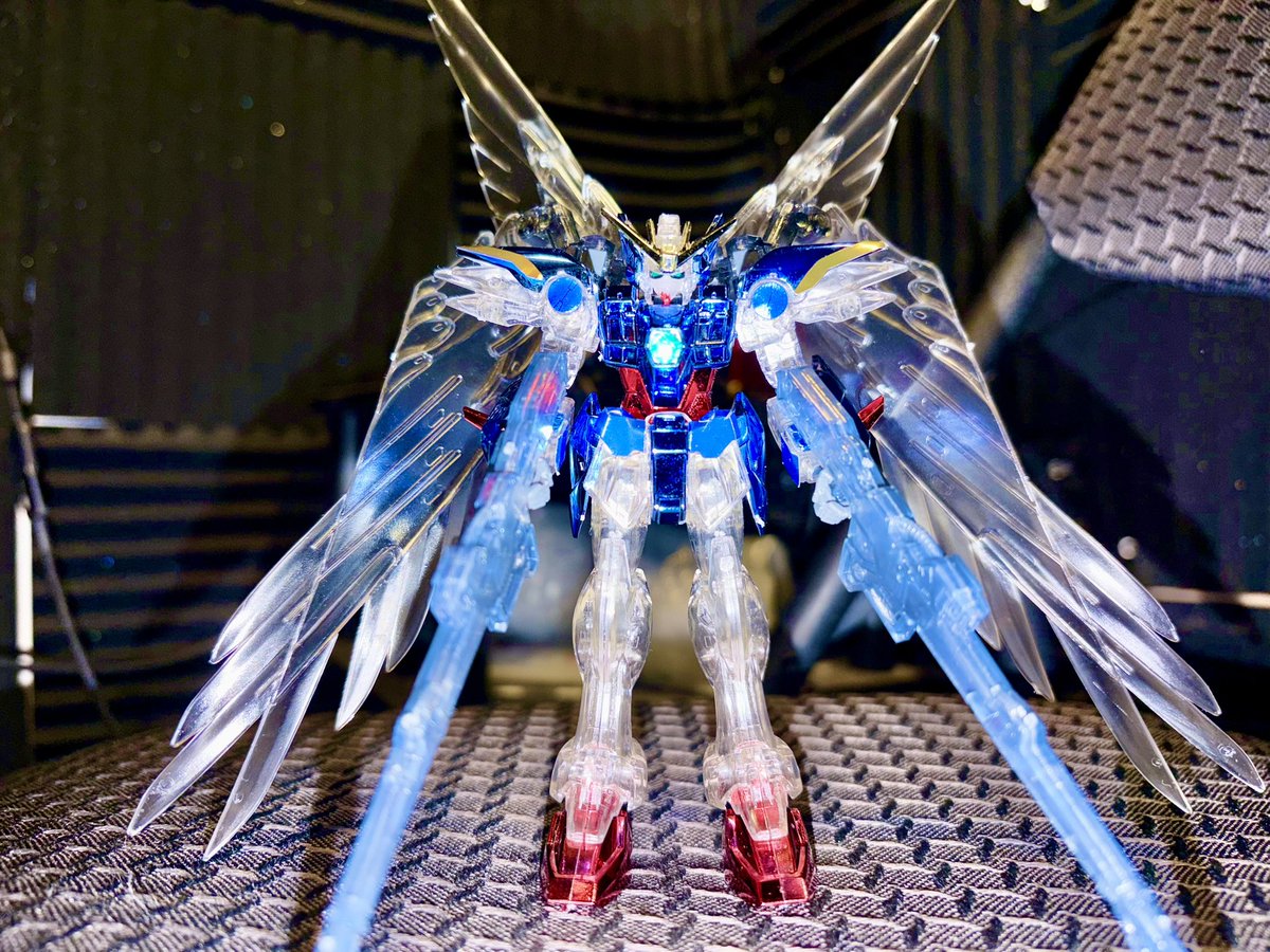 DannyKramerVO's tweet image. Decided to give #Gunpla a try! I put together a beautiful, clear plastic Wing Zero Gundam!! 😆🙌🏼

#GundamWing #wingzero