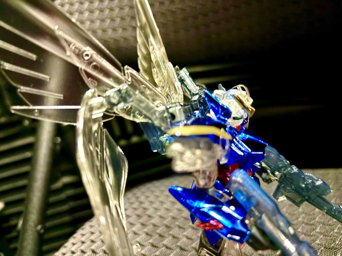 DannyKramerVO's tweet image. Decided to give #Gunpla a try! I put together a beautiful, clear plastic Wing Zero Gundam!! 😆🙌🏼

#GundamWing #wingzero
