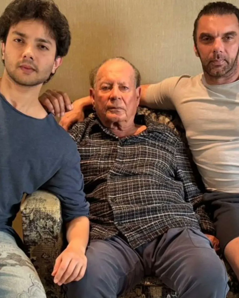 indiaforums's tweet photo. Sohail Khan shared these cute pictures with Father Salim Khan, himself and son Nirvaan Khan 🤩
.
.
.
#KhanFamilyThreeGenerations #SohailSalim #NirvaanKhan #IF #IndiaForums https://t.co/B2MFf7zisP