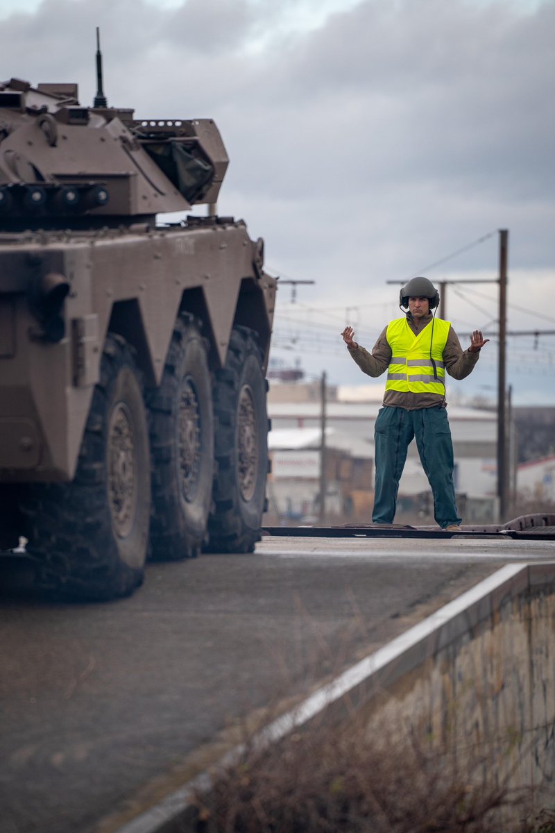 1erSpahis's tweet image. Départ au #CENTAC. La logistique fait partie de la préparation opérationnelle. 
#LogOps #PrepaOps